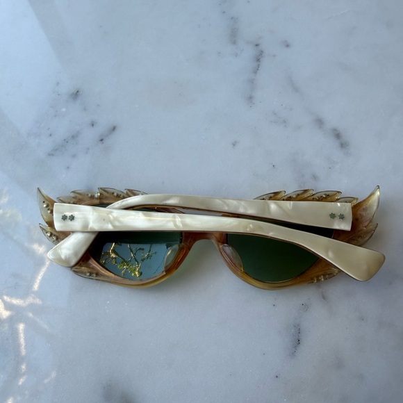 Vintage Cat Eye Sunglasses - Picture 2 of 4